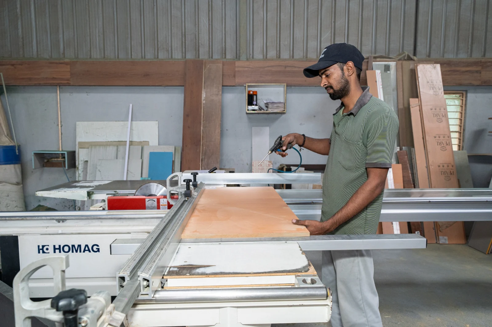 Panel cutting at the Grihala factory