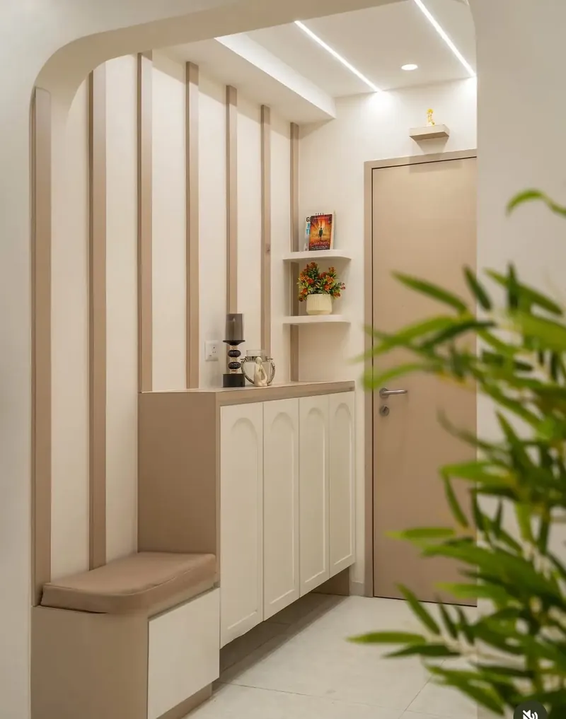 Grihala entrance with an integrated bench, closed shoe storage and display shelves